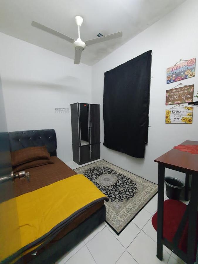 Lh Alisha Homestay Wangsa Mewangi グア・ムサン エクステリア 写真