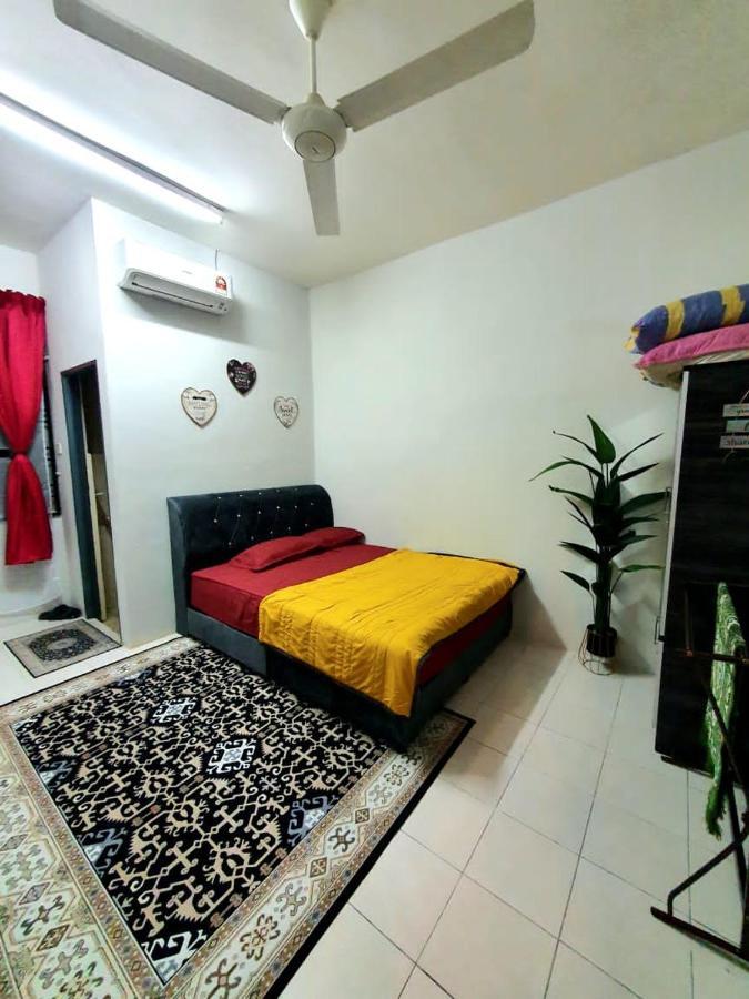 Lh Alisha Homestay Wangsa Mewangi グア・ムサン エクステリア 写真
